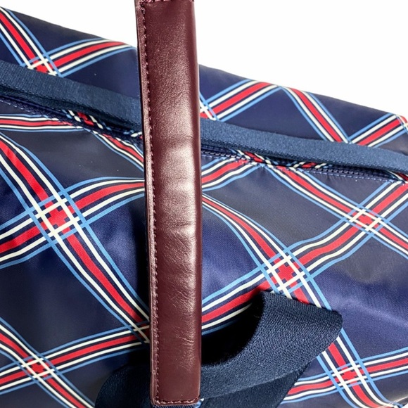 NWT TOMMY HILFIGER WEEKENDER BAG - Picture 10 of 16